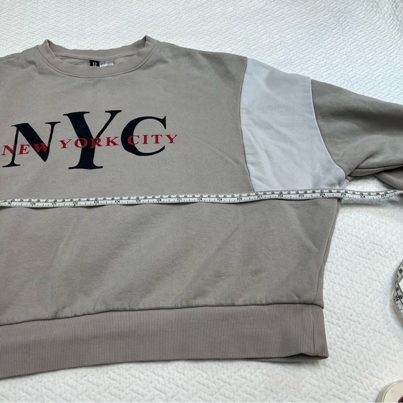 divided🏙️nyc Logo Oversized Cropped Sweatshirt Beige Size S - Picture 9 of 11